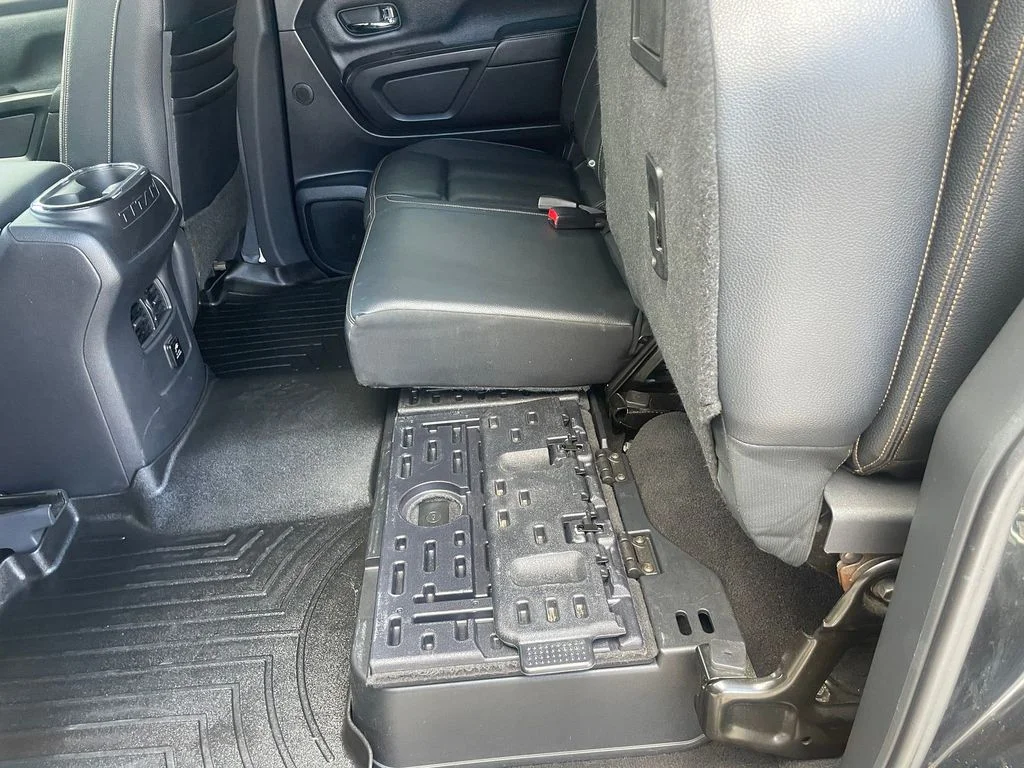 Used 2018 Magnetic Black Nissan SL image 9