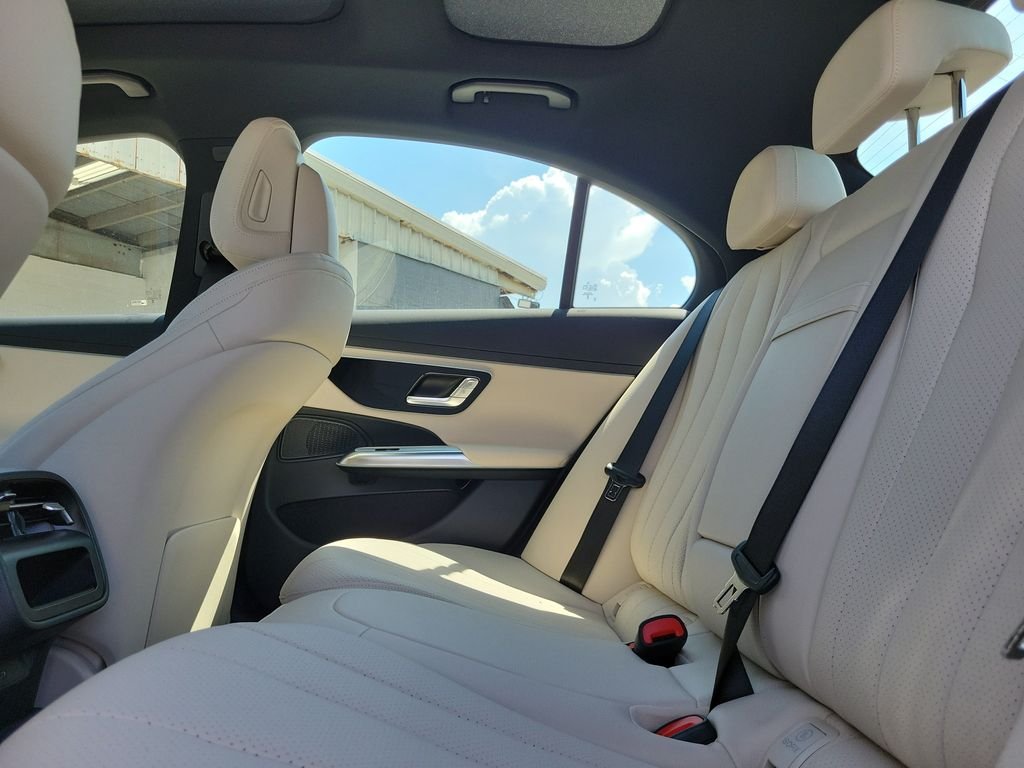New 2026 MANUFAKTUR Moonlight White Metallic Mercedes-Benz E 350 image 10