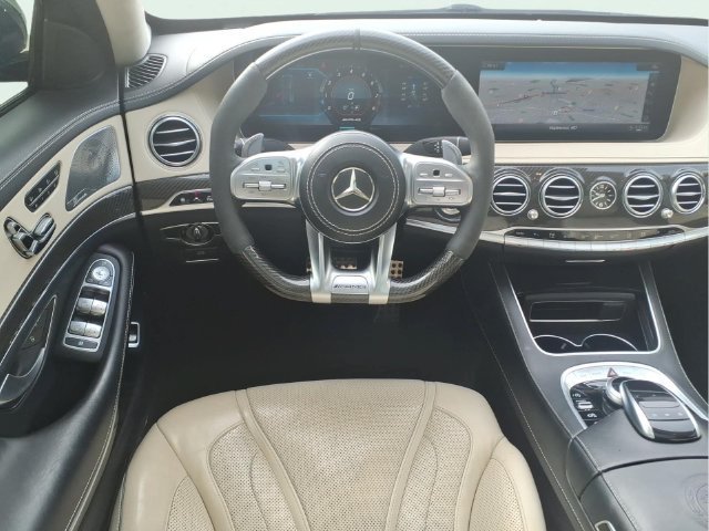 Used 2019 White Mercedes-Benz 4MATIC® image 21