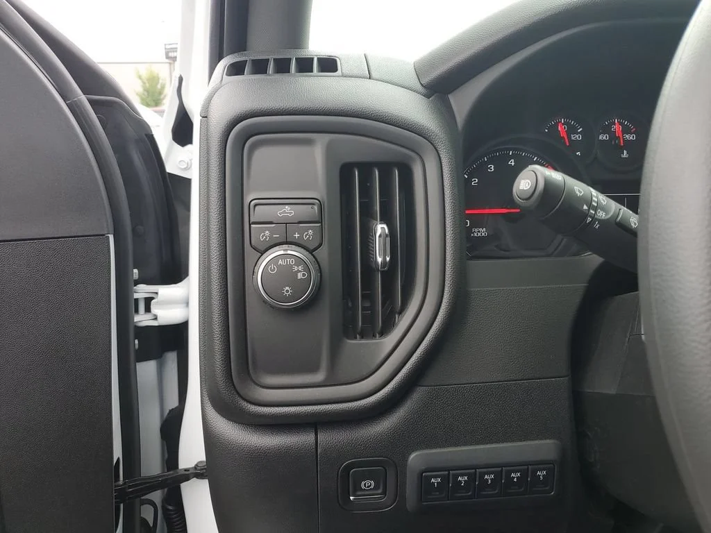 New 2026 Summit White Chevrolet Work Truck image 27