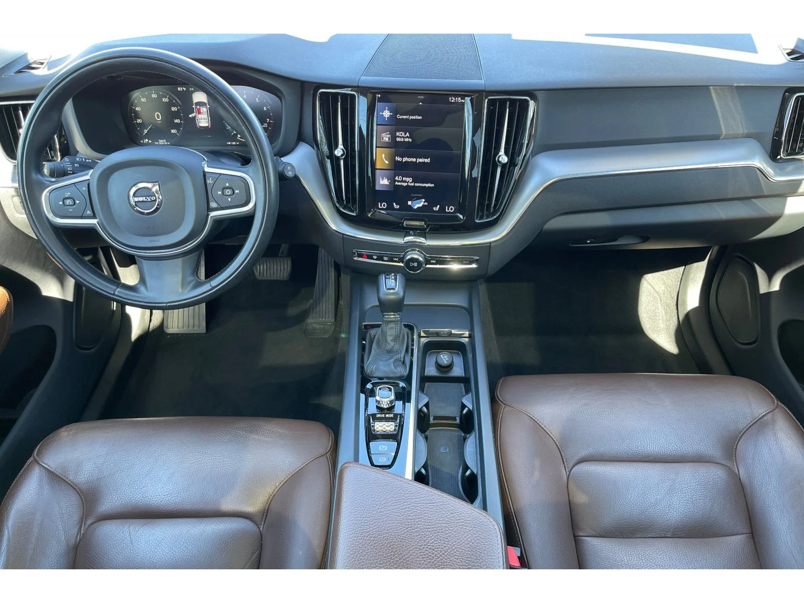 Used 2018 Ice White Volvo Momentum image 16
