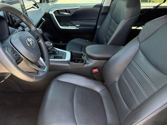 Certified Used 2022 SILVER SKY METALLIC Toyota XLE Premium image 11