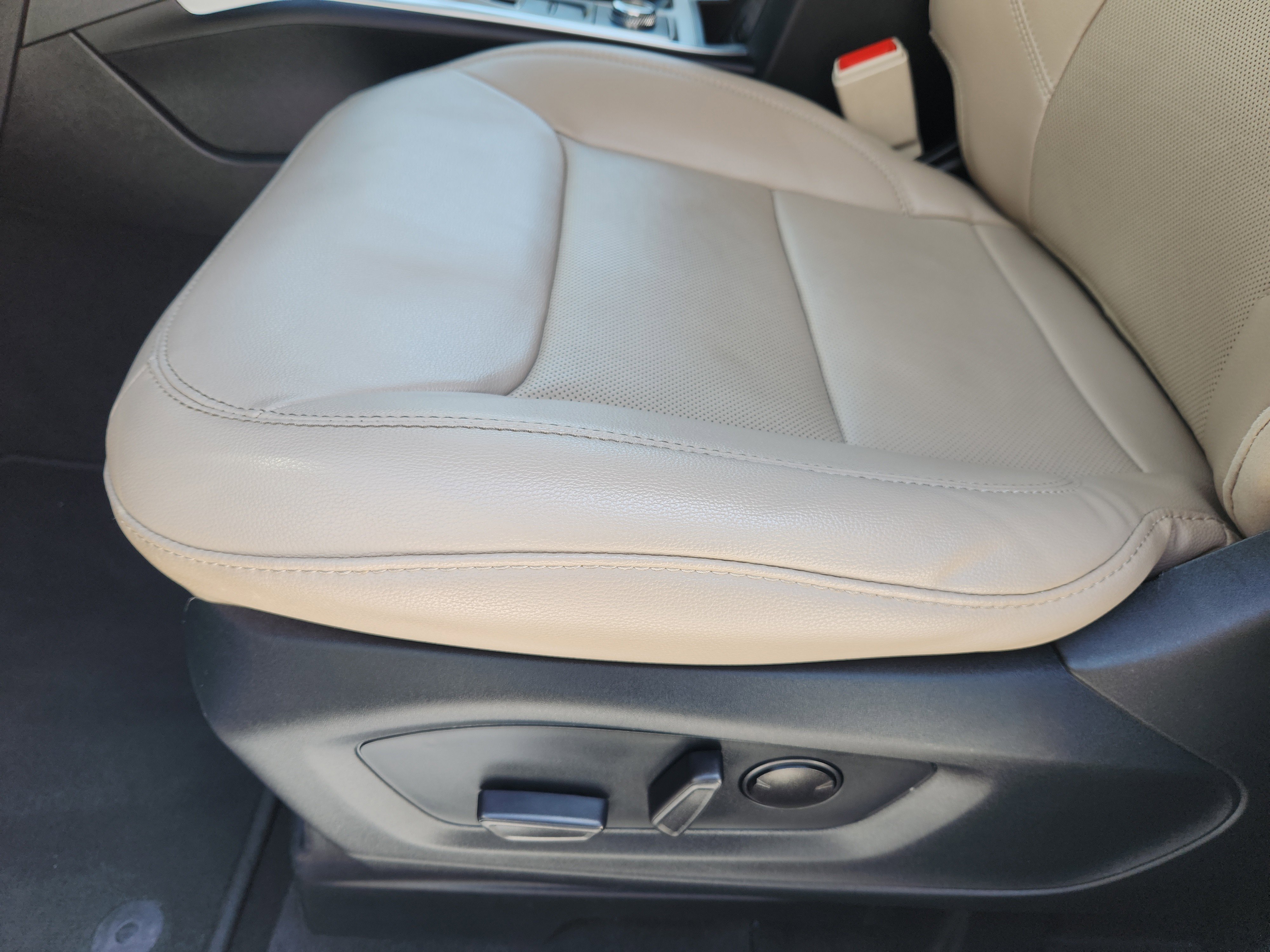 Used 2023 Agate Black Metallic Ford Limited image 27
