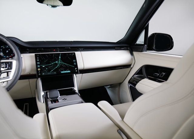 New 2026 Santorini Black Land Rover SE image 14