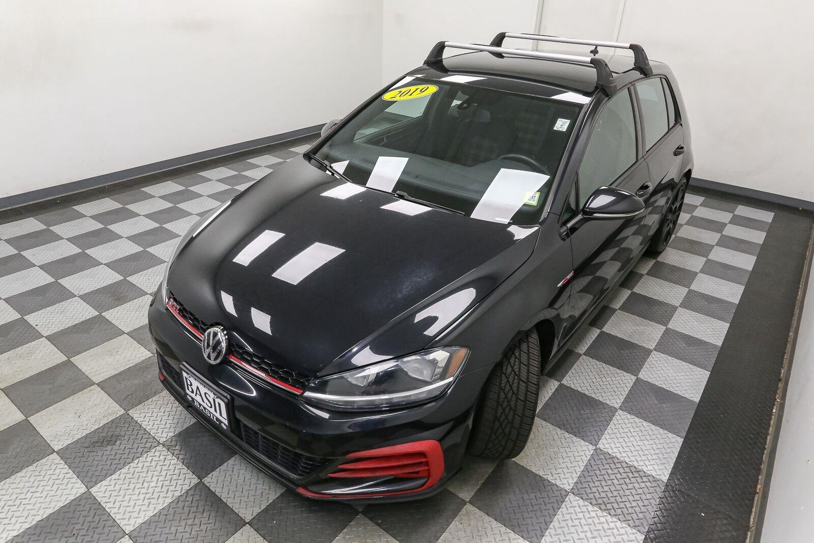 Used 2019 Deep Black Pearl Volkswagen SE image 6