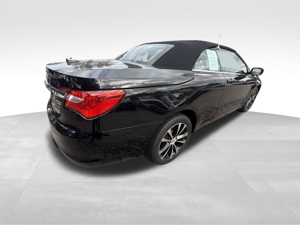 Used 2011 Black Chrysler S image 5