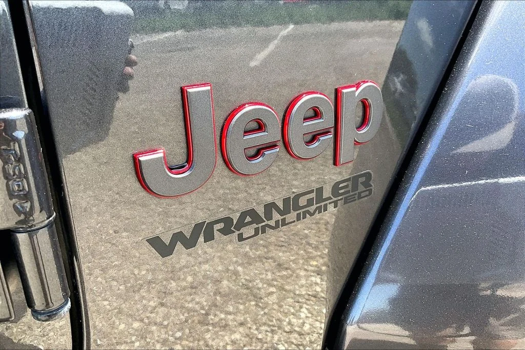 Certified Used 2021 Granite Crystal Clearcoat Metallic Jeep Unlimited Rubicon image 8