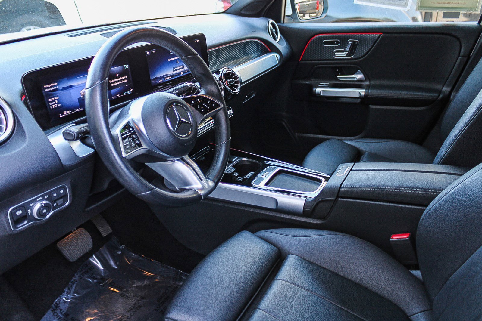 Used 2024 Polar White Mercedes-Benz GLB 250 image 18