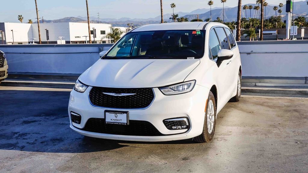 Used 2023 Bright White Clearcoat Chrysler Touring L image 4