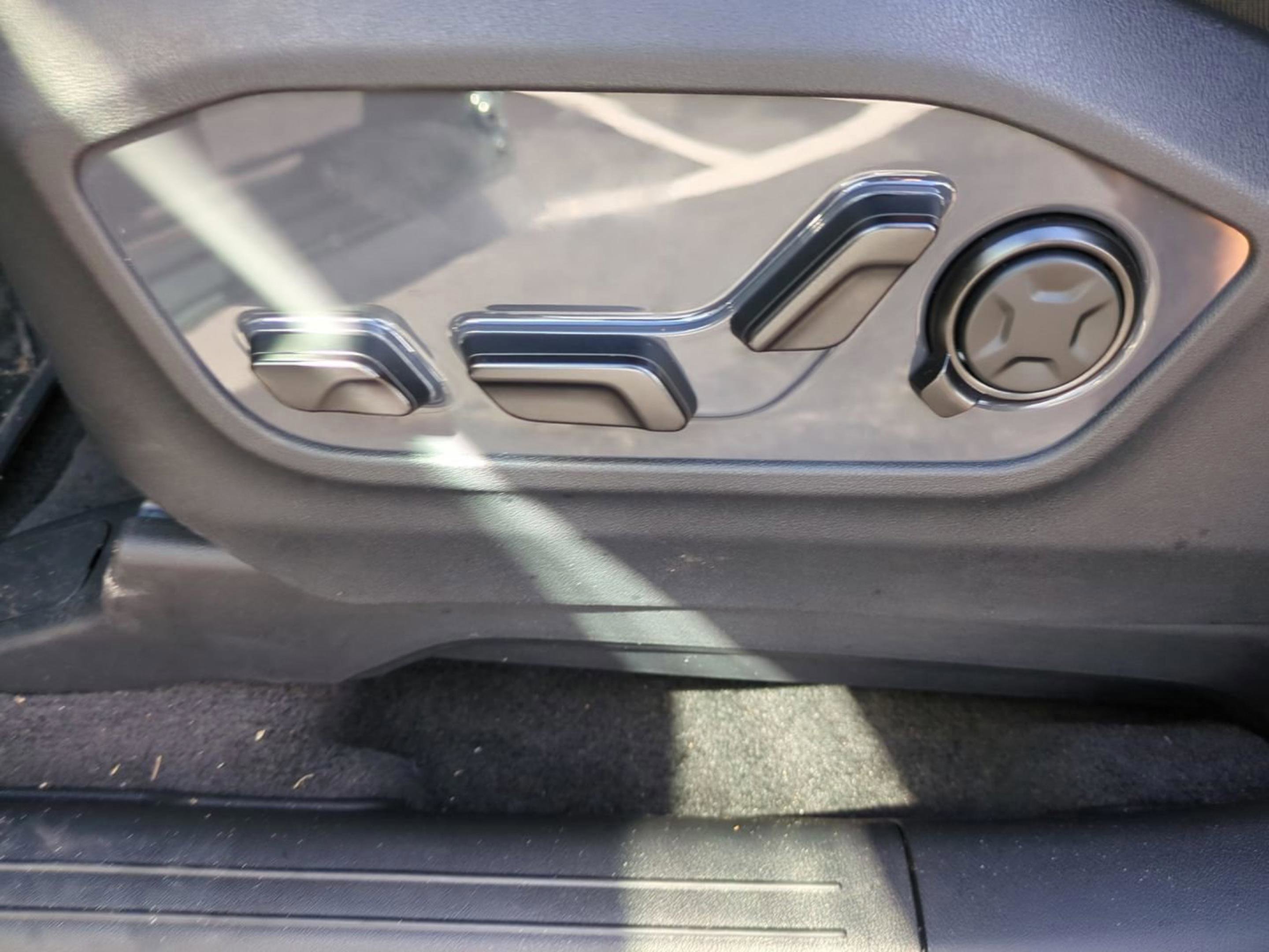 New 2027 Glacial White Pearl Kia X-Line SX-Prestige image 31