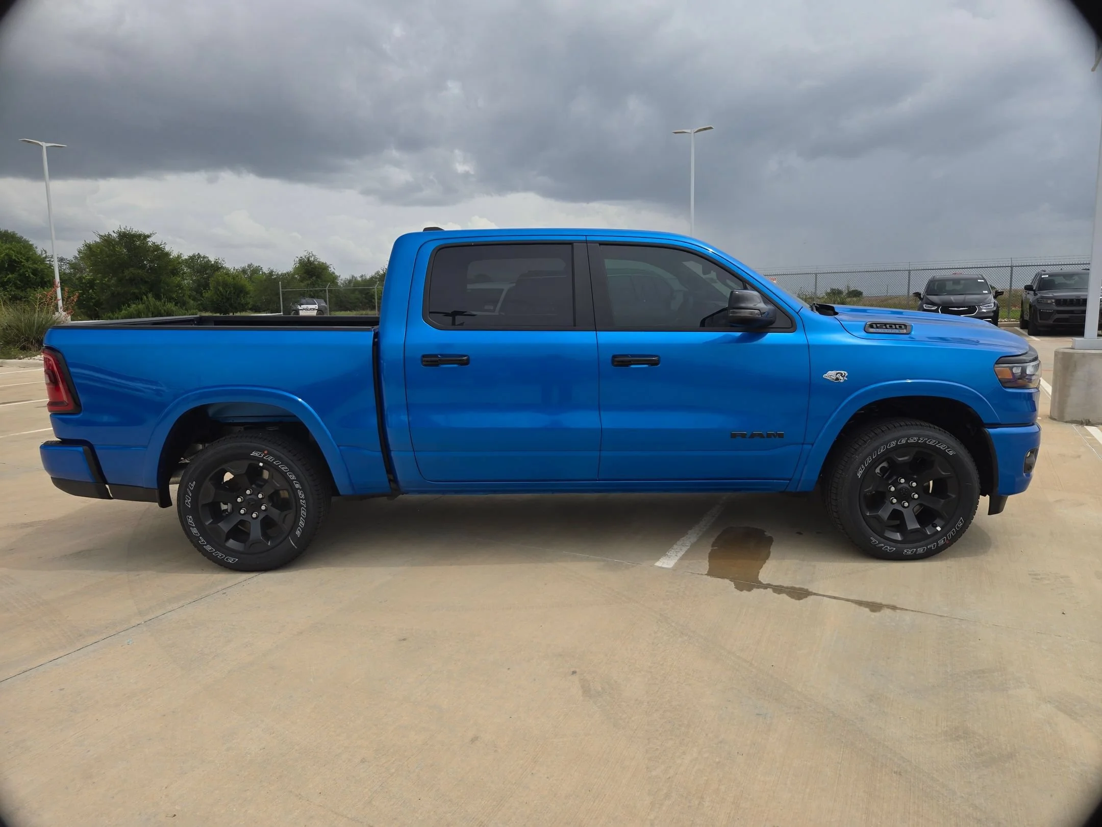 New 2026 Hydro Blue Pearl-Coat Exterior Paint RAM Big Horn/Lone Star image 2