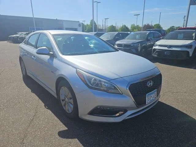 Used 2016 Hyundai Sonata Hybrid Base with VIN KMHE24L14GA038584 for sale in Inver Grove Heights, Minnesota