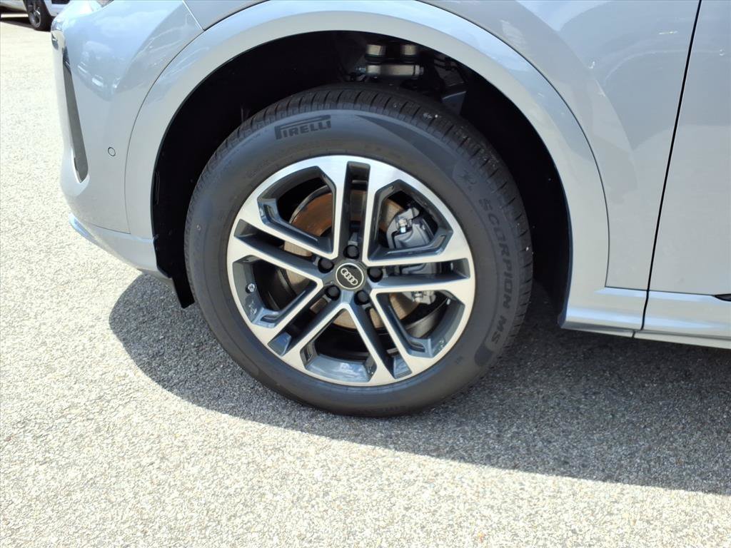 New 2026 Florett Silver Metallic Audi Premium image 9