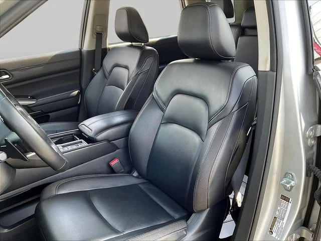 Used 2025 Silver Nissan SL image 23