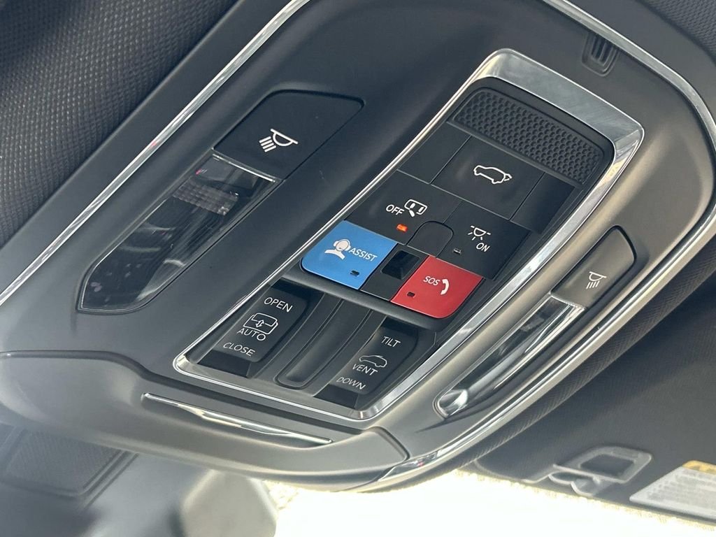 Used 2023 Black Jeep Altitude image 30
