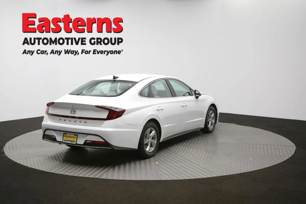 Used 2022 White Hyundai SE image 36