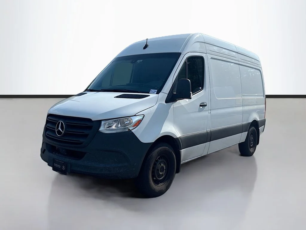 Used 2024  Mercedes-Benz Cargo 144 WB image 7