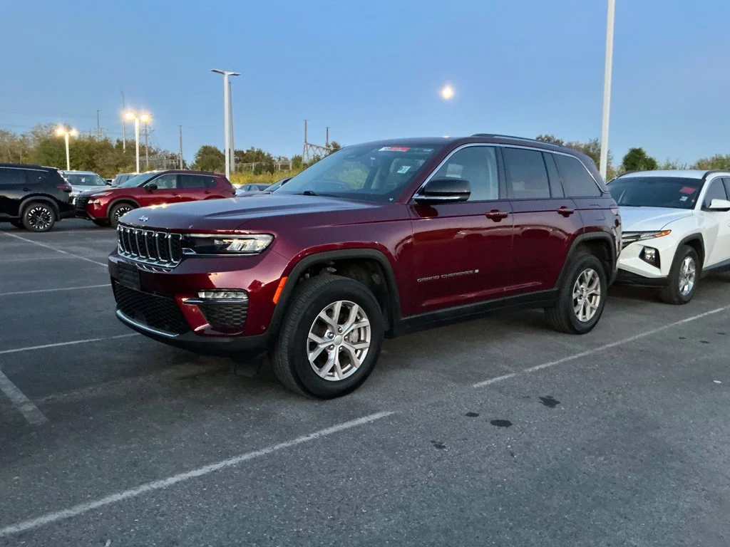 Used 2023 Velvet Jeep Limited image 2