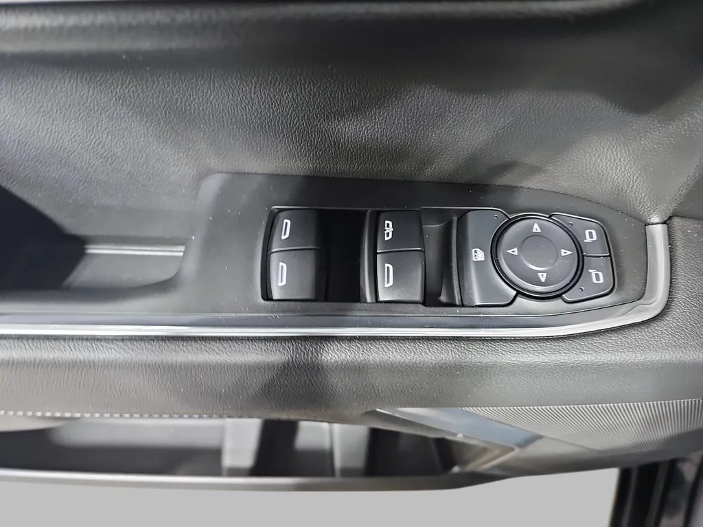 Certified Used 2025 Onyx Black GMC Elevation image 33