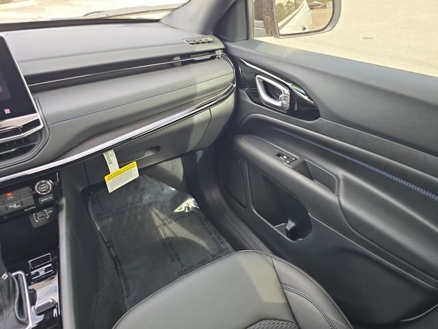 New 2026 Bright White Clear-Coat Exterior Paint Jeep Latitude image 12