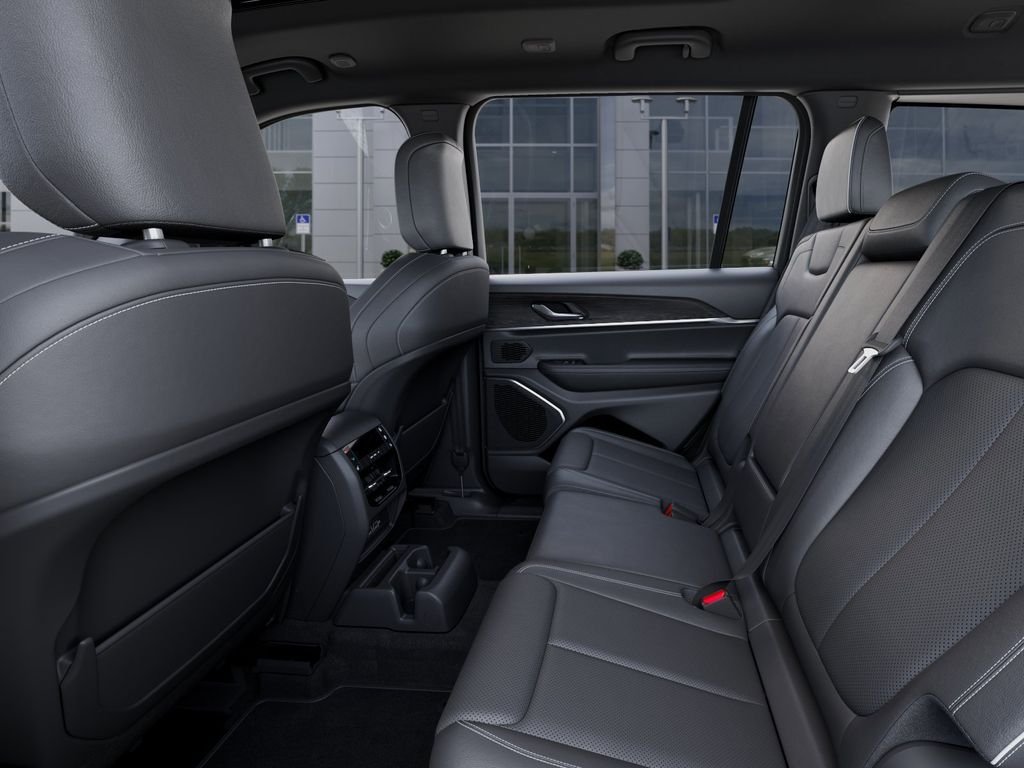 New 2026 Diamond Black Crystal Pearl-Coat Exterior Paint Jeep Limited image 23