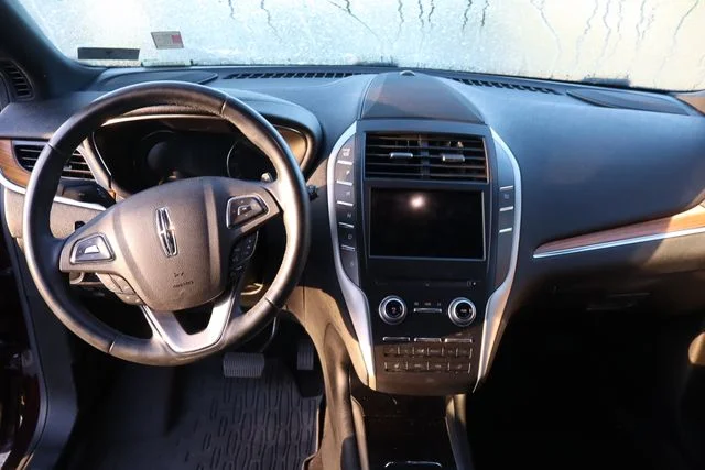 Used 2019 Burgundy Lincoln Select image 8
