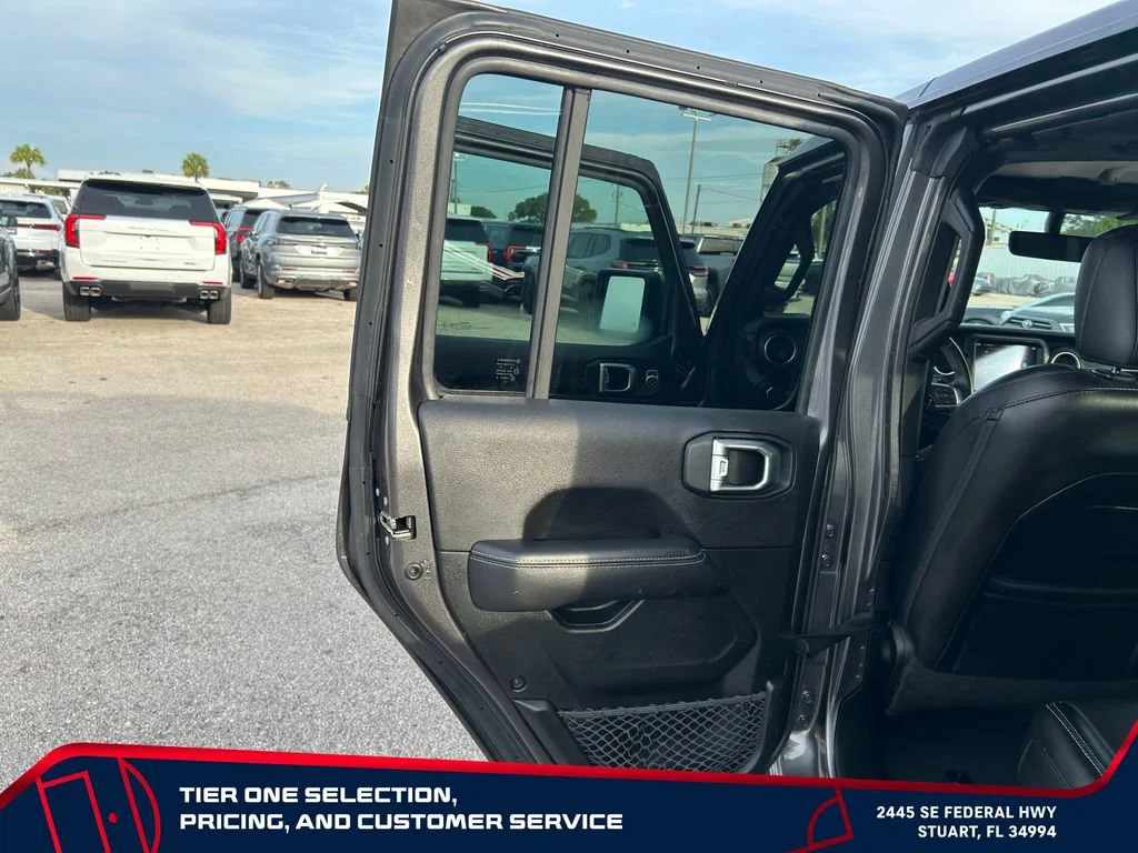 Used 2022 Gray Jeep Overland 4x4 image 26