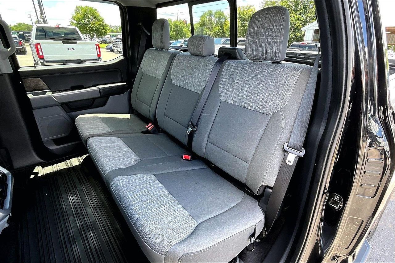 Used 2023 Agate Black Metallic Ford XLT image 25