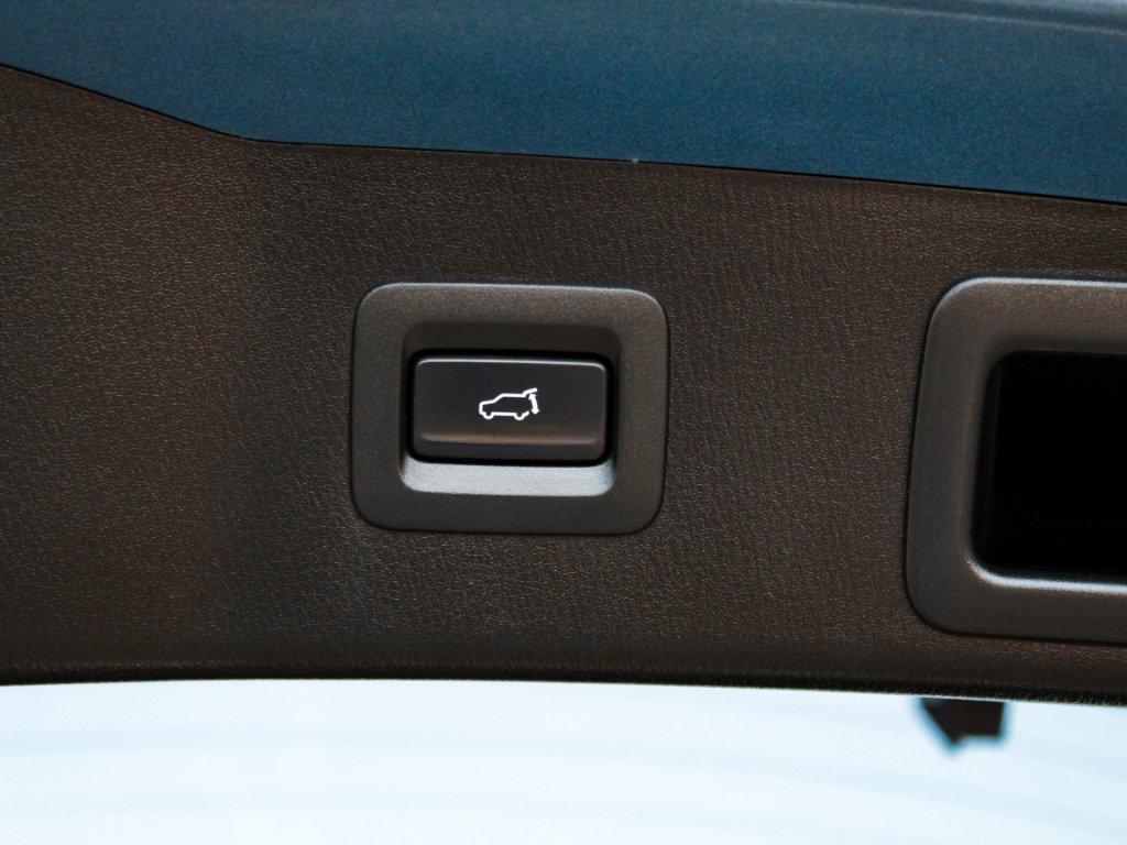 Used 2018 Eternal Blue Mica Mazda Grand Touring image 29