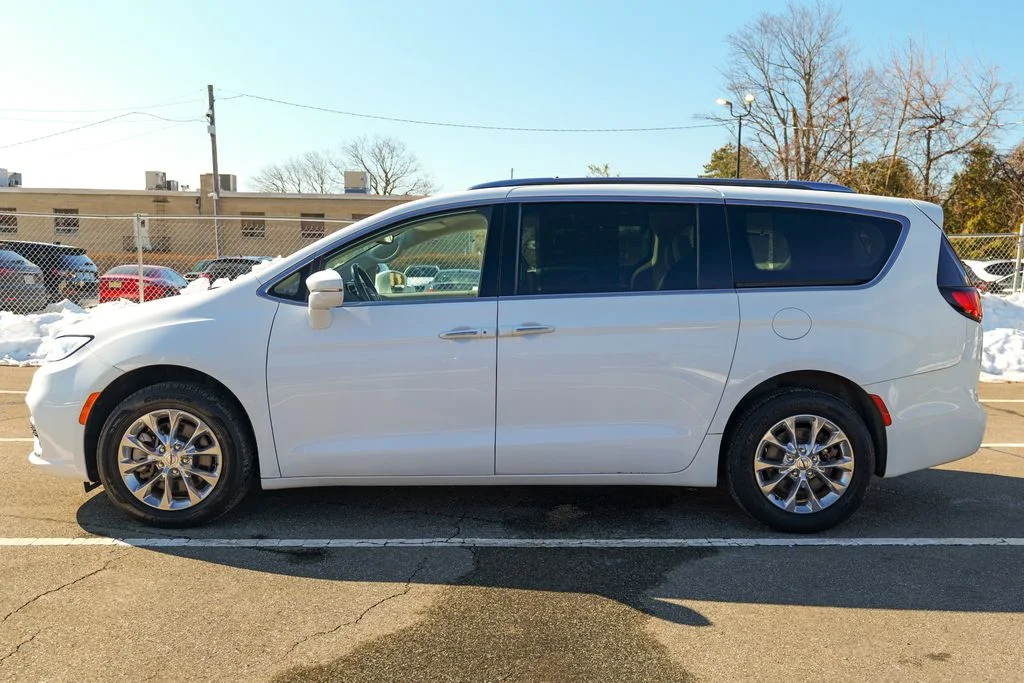 Used 2021 Bright White Clearcoat Chrysler Touring L image 4