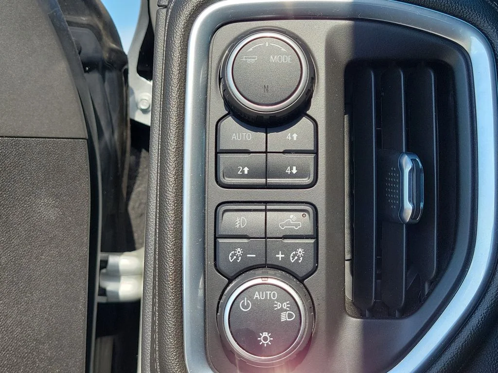 Used 2021 Silver Chevrolet RST image 26