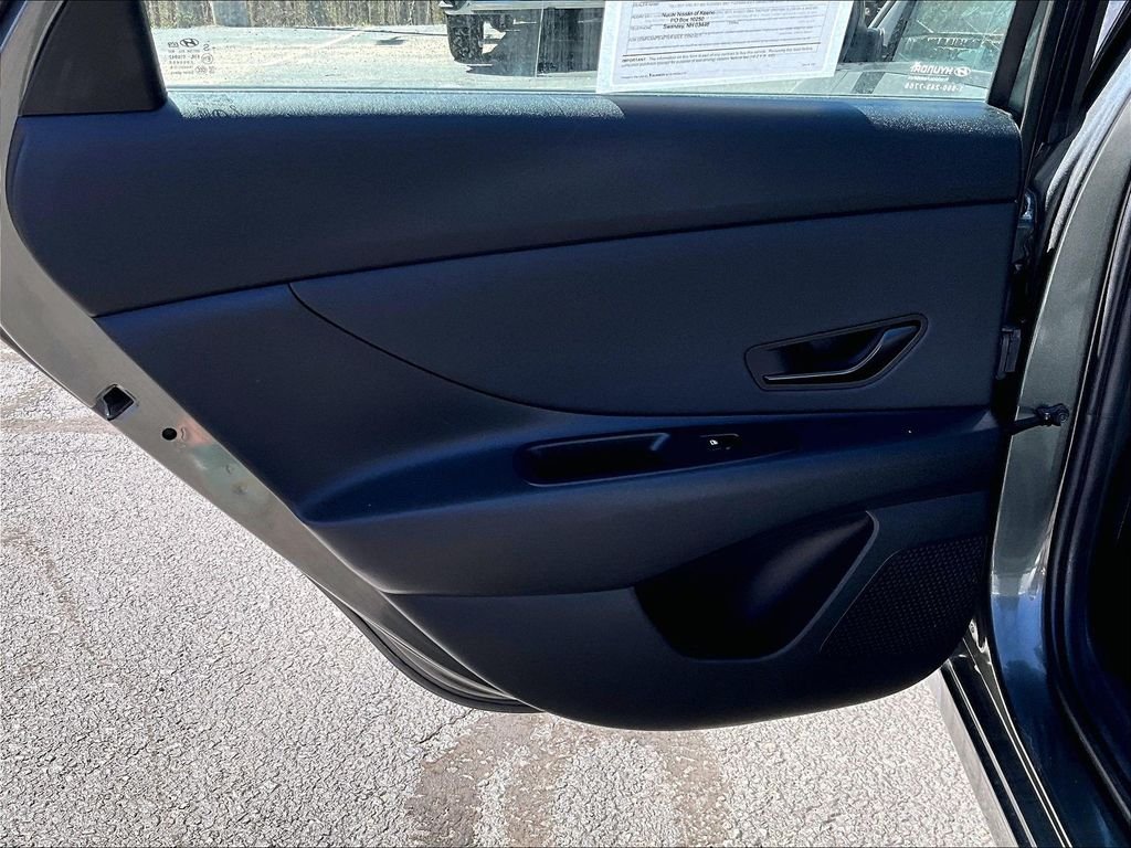 Used 2025 Gray Hyundai SEL Sport image 21
