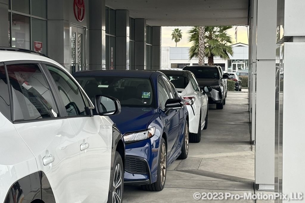 Used 2019 White Subaru Hybrid image 17