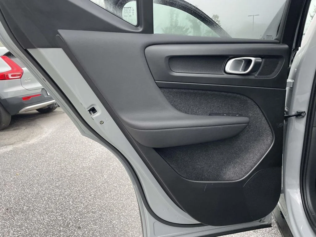 Certified Used 2025 Vapour Grey Volvo Plus image 2