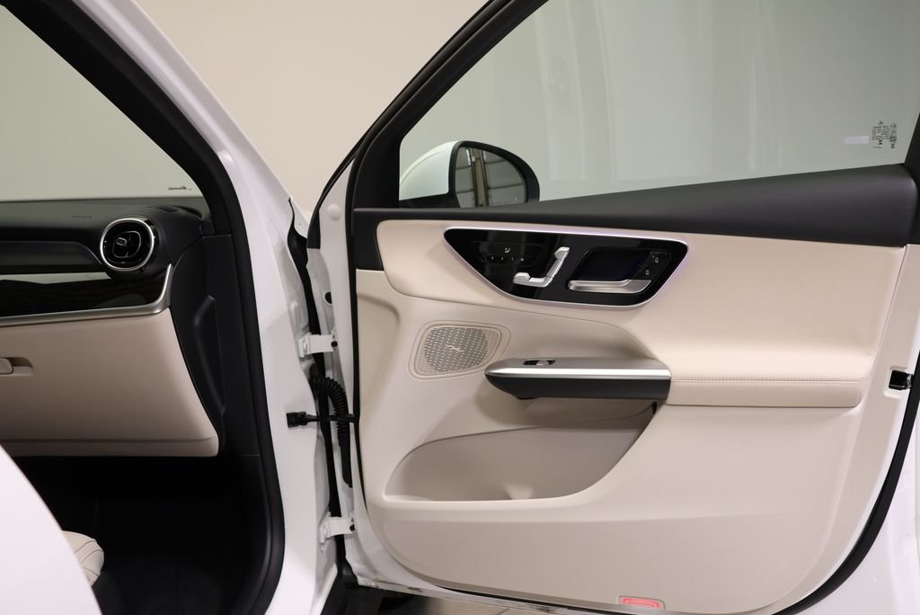 Certified Used 2026 Polar White Mercedes-Benz GLC 300 image 44
