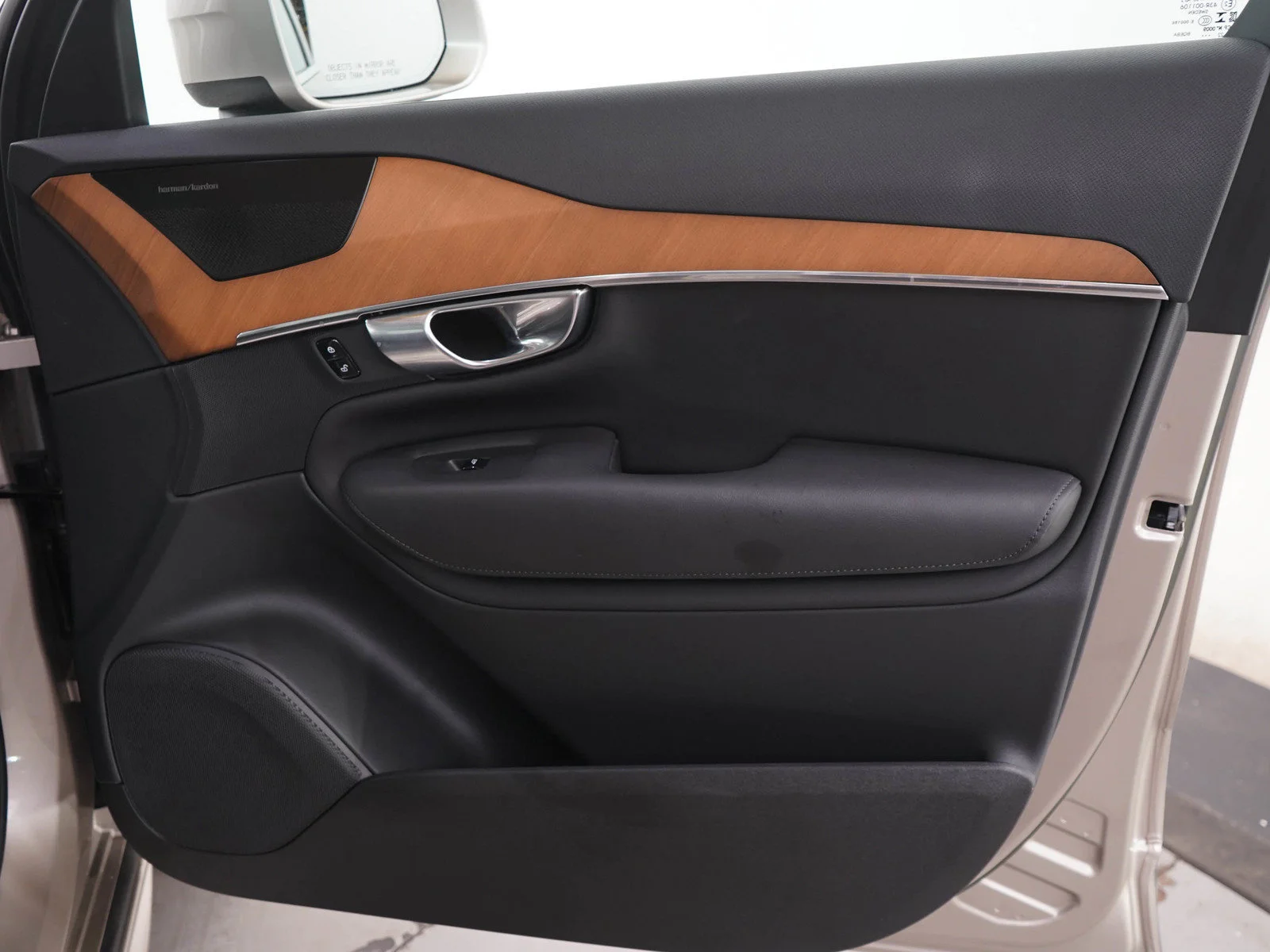 Used 2023 Dusk Metallic Volvo Plus image 12