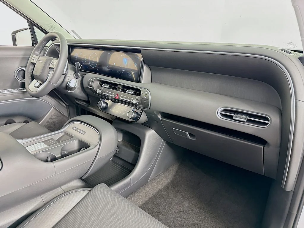 New 2026 Creamy White Pearl Hyundai SEL 7P image 30