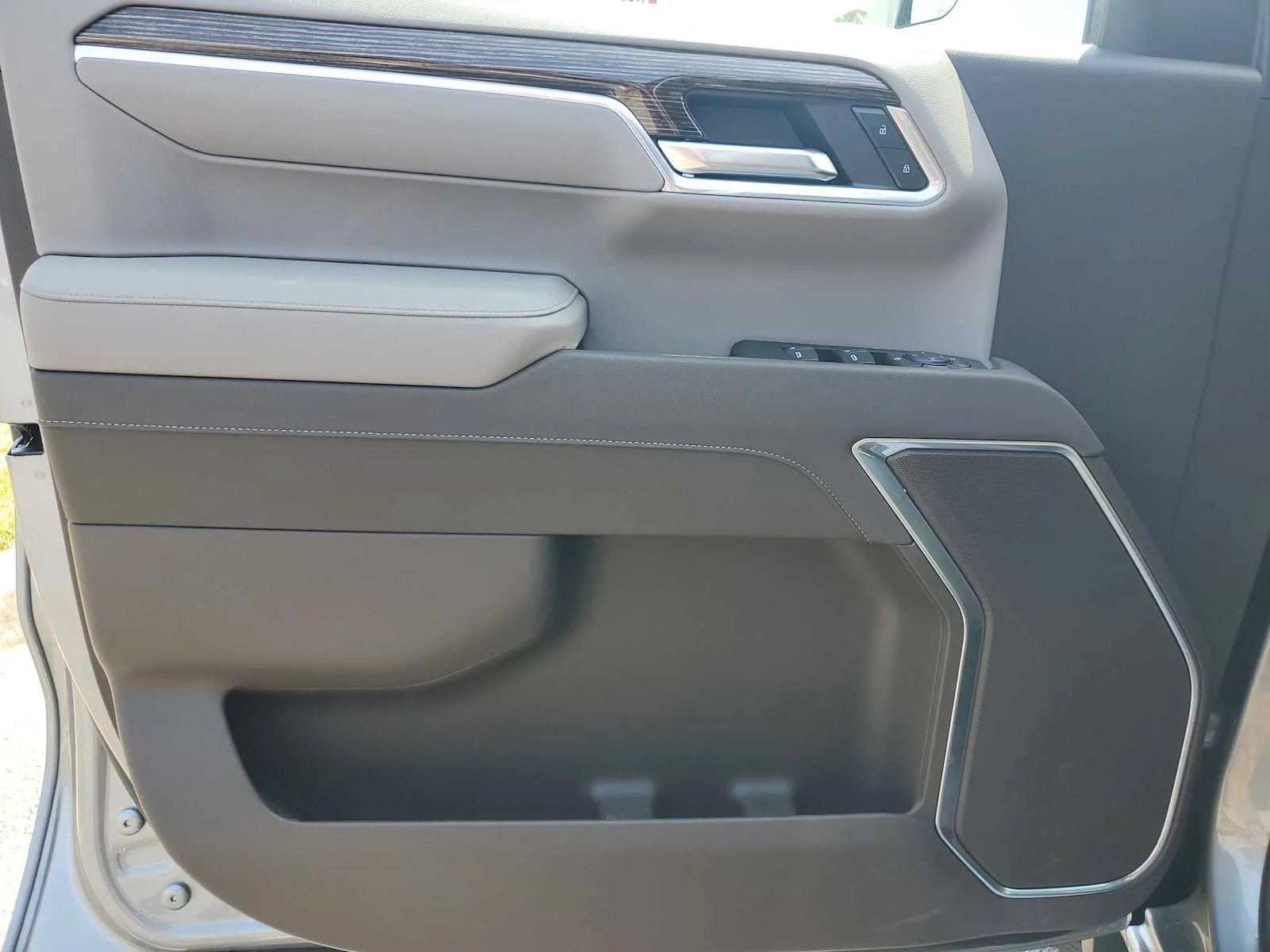 New 2026 Sterling Metallic GMC SLE image 15