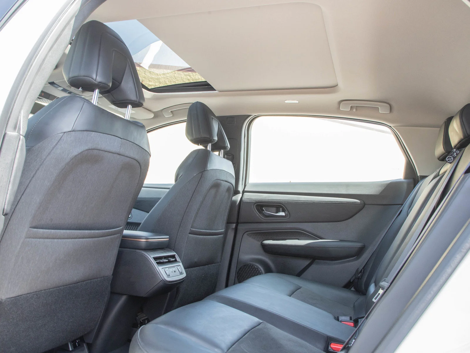 Used 2024 Everest White Pearl Tricoat Nissan EVOLVE+ e-4ORCE image 18