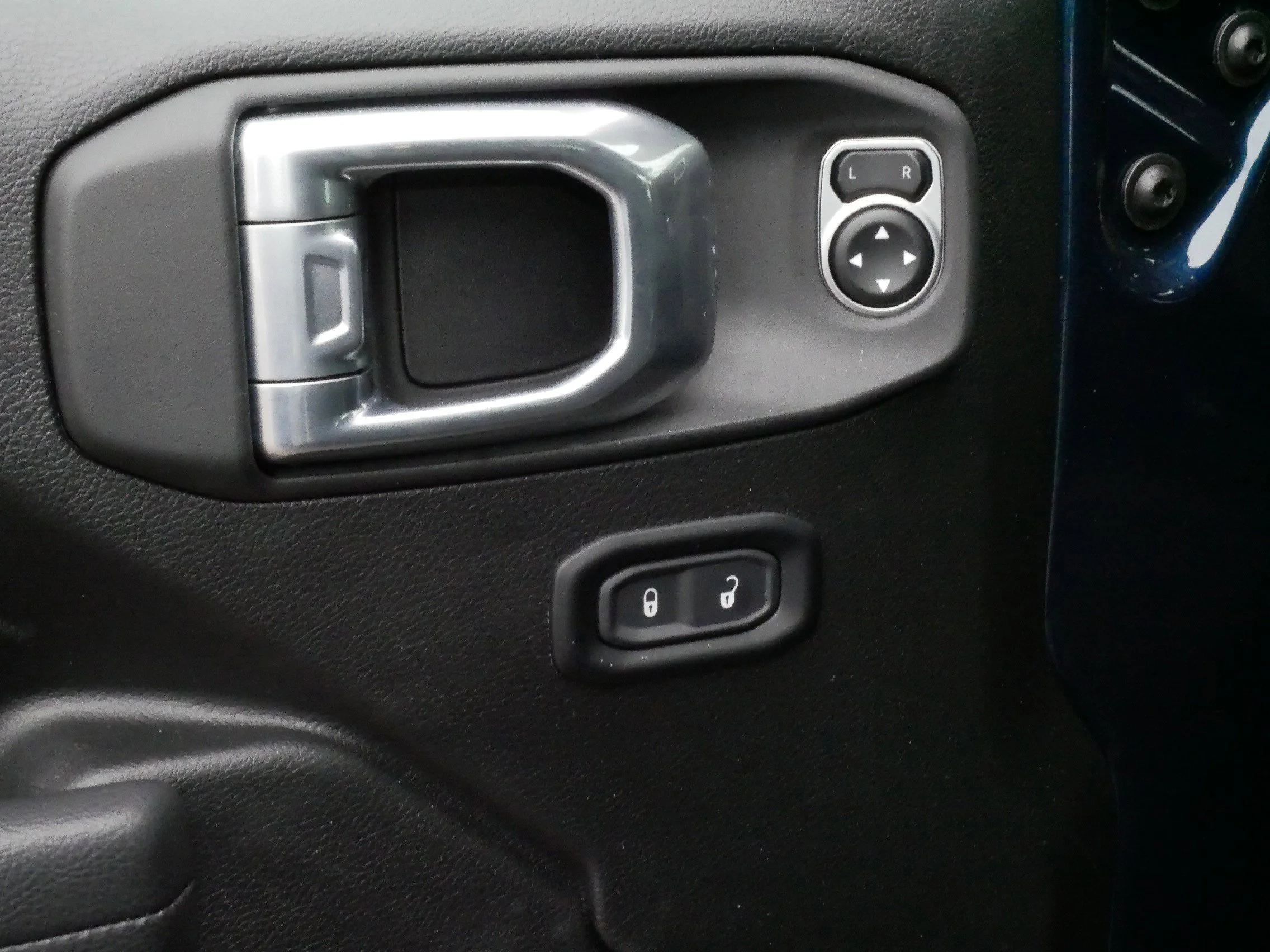 Used 2025 Fathom Blue Pearlcoat Jeep Sport S image 19