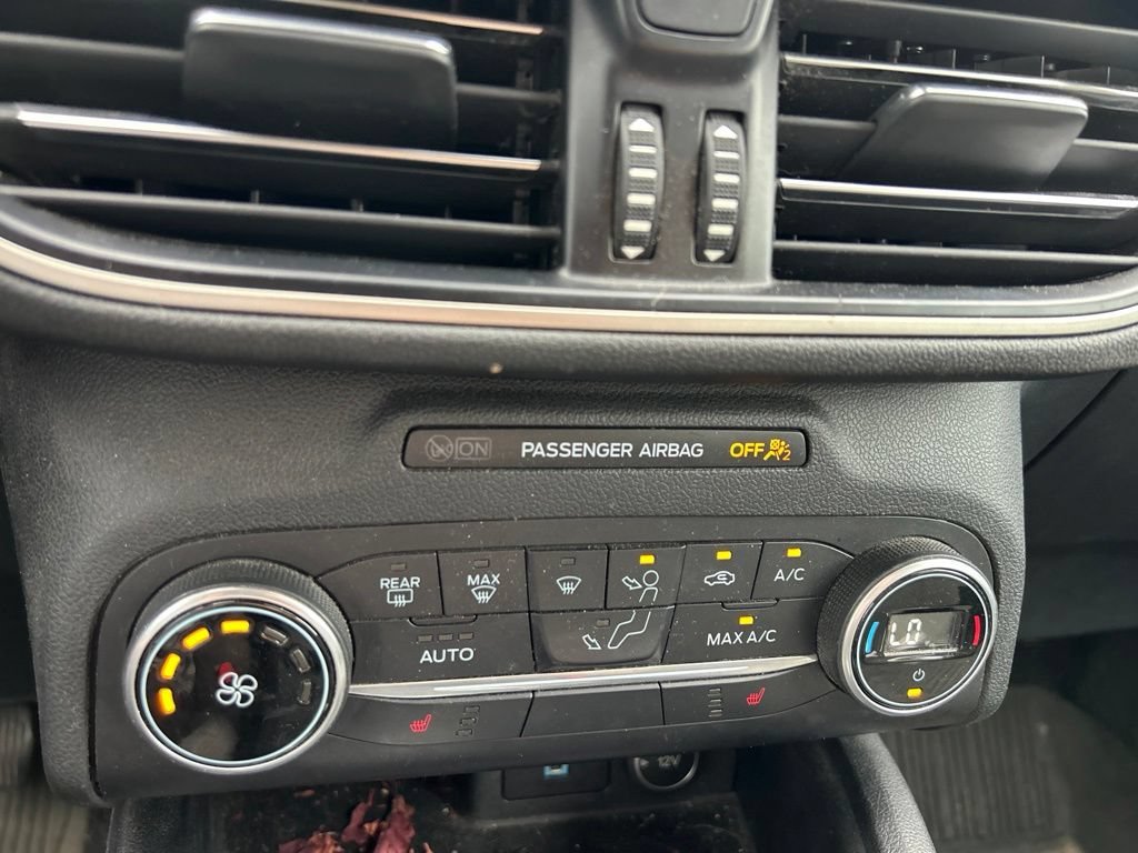Used 2020 Magnetic Ford SE image 28