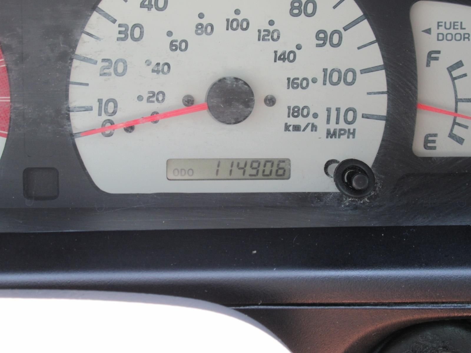 Used 2004 Silver Toyota PreRunner image 28