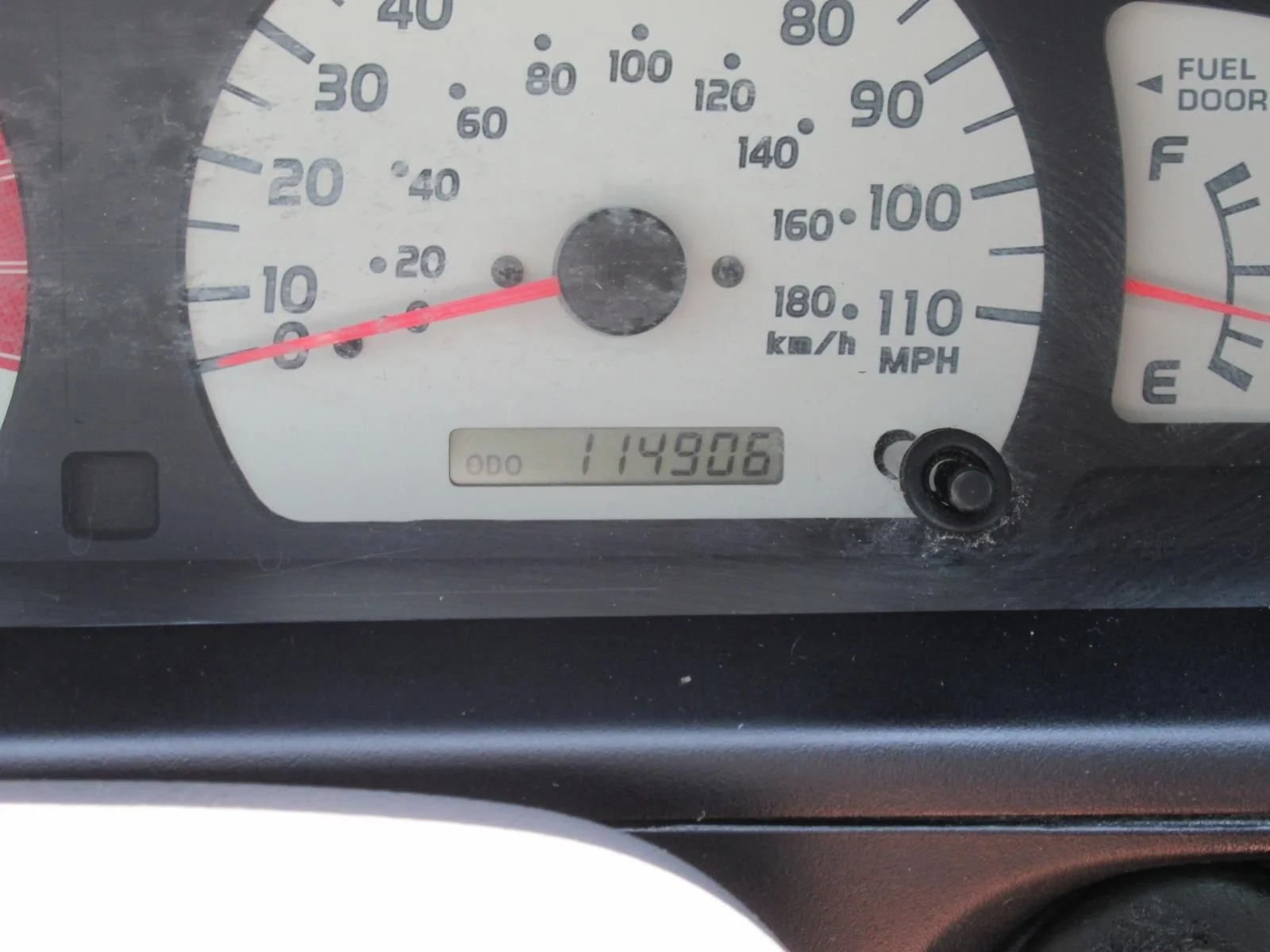 Used 2004 Silver Toyota PreRunner image 28