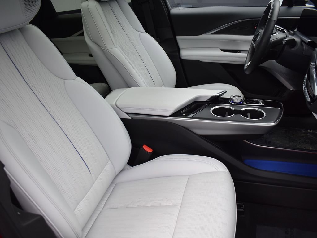 2024 CADILLAC LYRIQ - Image 31