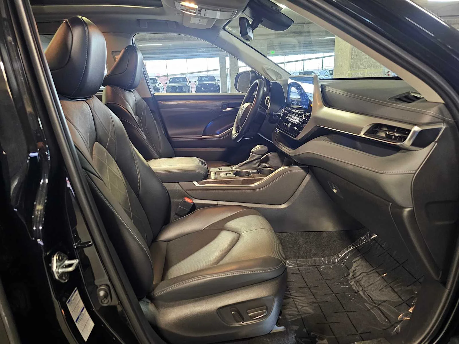 Used 2022 Midnight Black Metallic Toyota Hybrid Platinum image 34
