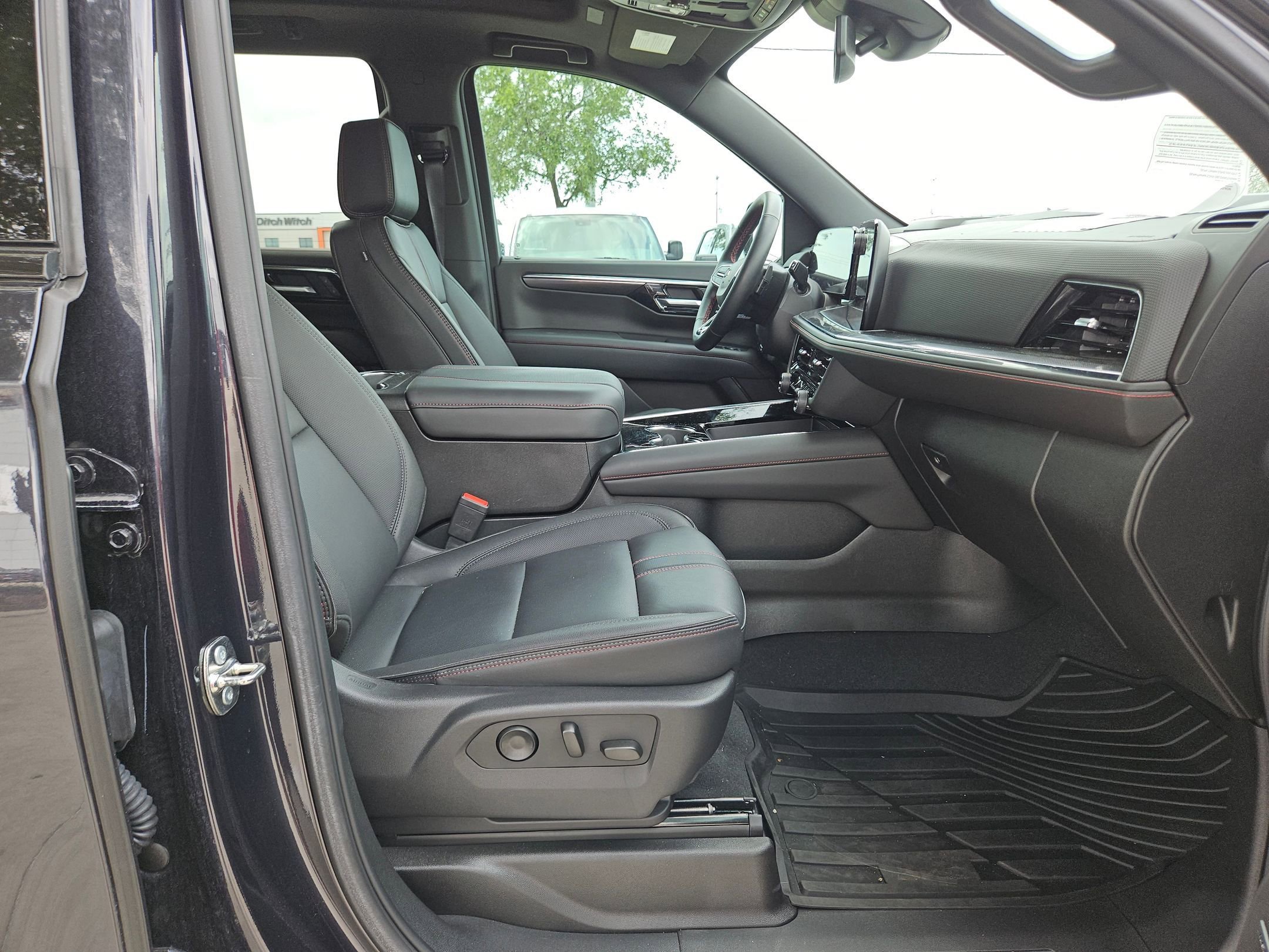 2025 Chevrolet Tahoe RST - Photo 28