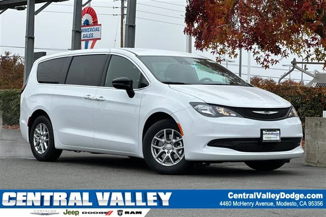 2026 Chrysler Voyager LX's photo