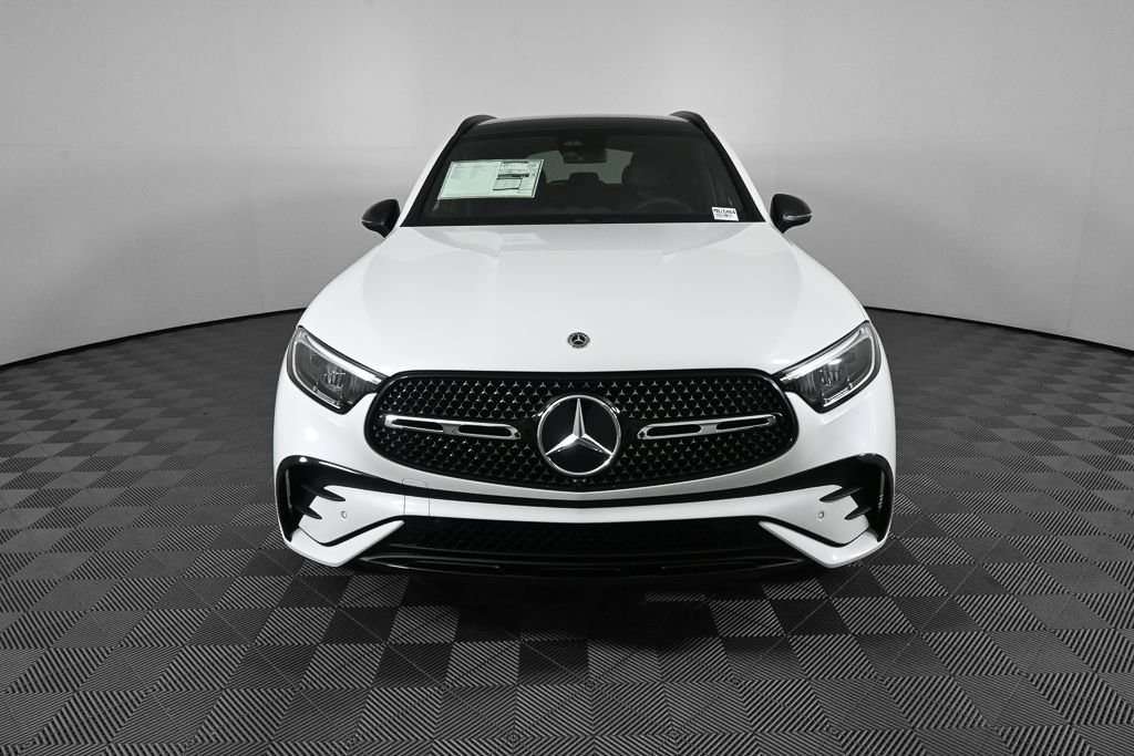 New 2027 MANUFAKTUR Moonlight White Metallic Mercedes-Benz GLC 300 image 3