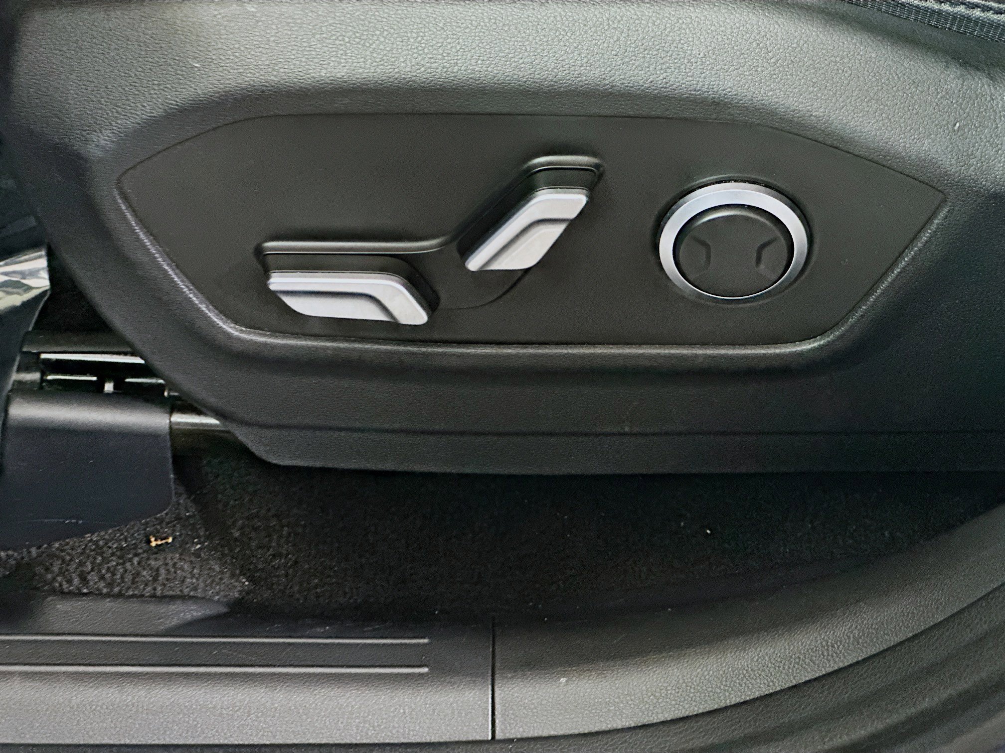 Used 2025 Atlantis Blue Hyundai SEL image 13