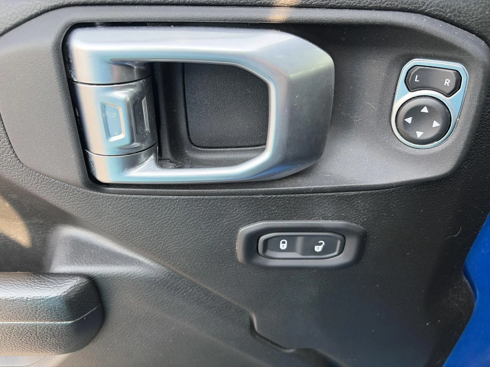Used 2022 Hydro Blue Pearlcoat Jeep Rubicon image 14